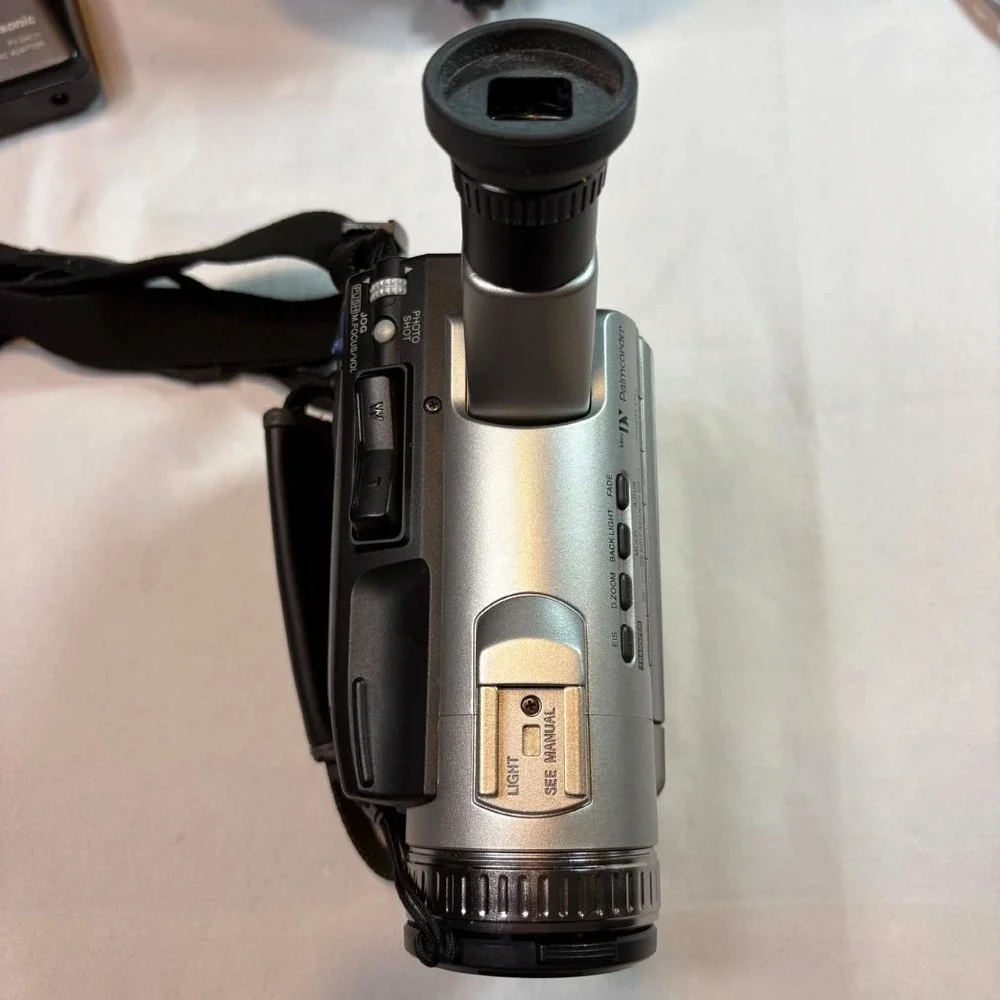 Panasonic Palmcorder MiniDV Camcorder Kit 20x Zoom Vintage Y2K Tested Bag Charge